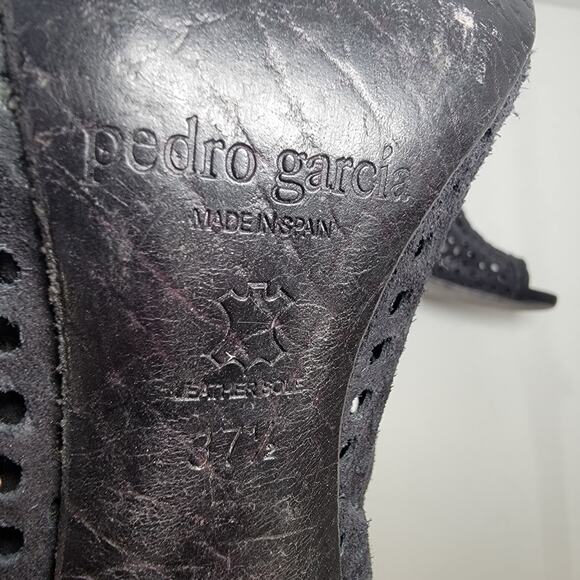 Pedro Garcia Bootie Heels 7.5 Black 37.5 Suede Laser Cut Outs Zip Open Toe - Picture 8 of 8
